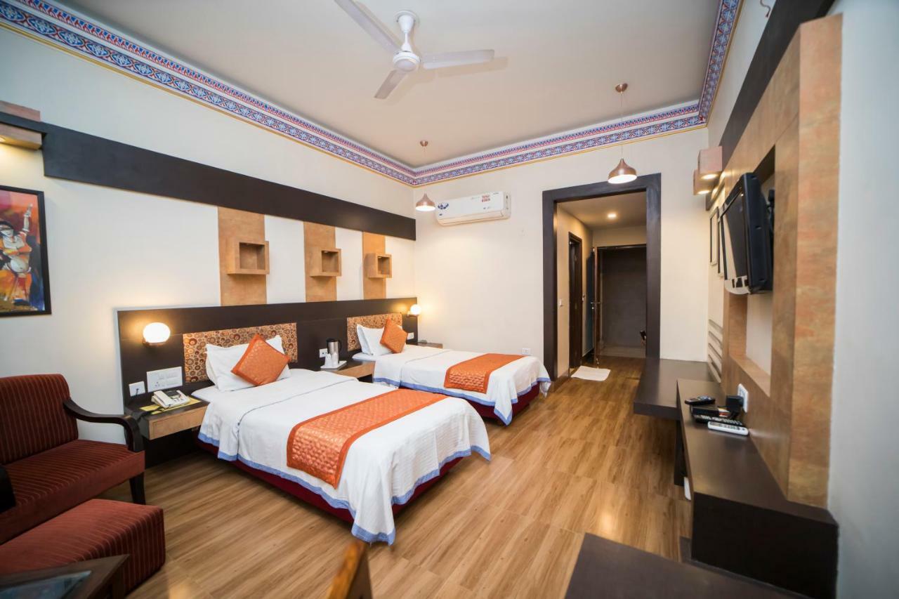 H R Palace Hotel
