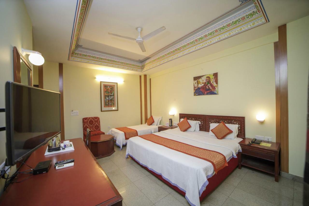 H R Palace Hotel