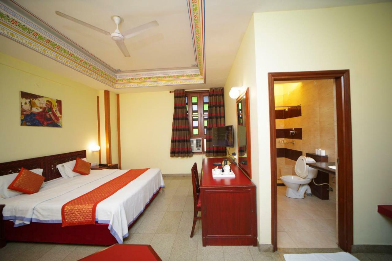 H R Palace 3*