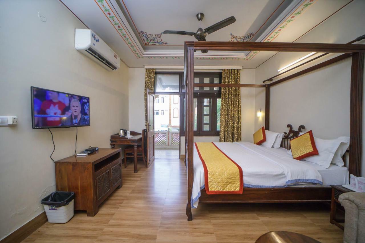 Hotel H R Palace