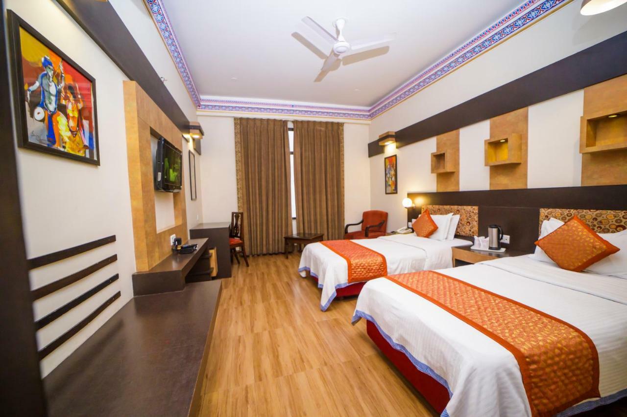 H R Palace Hotel 3*