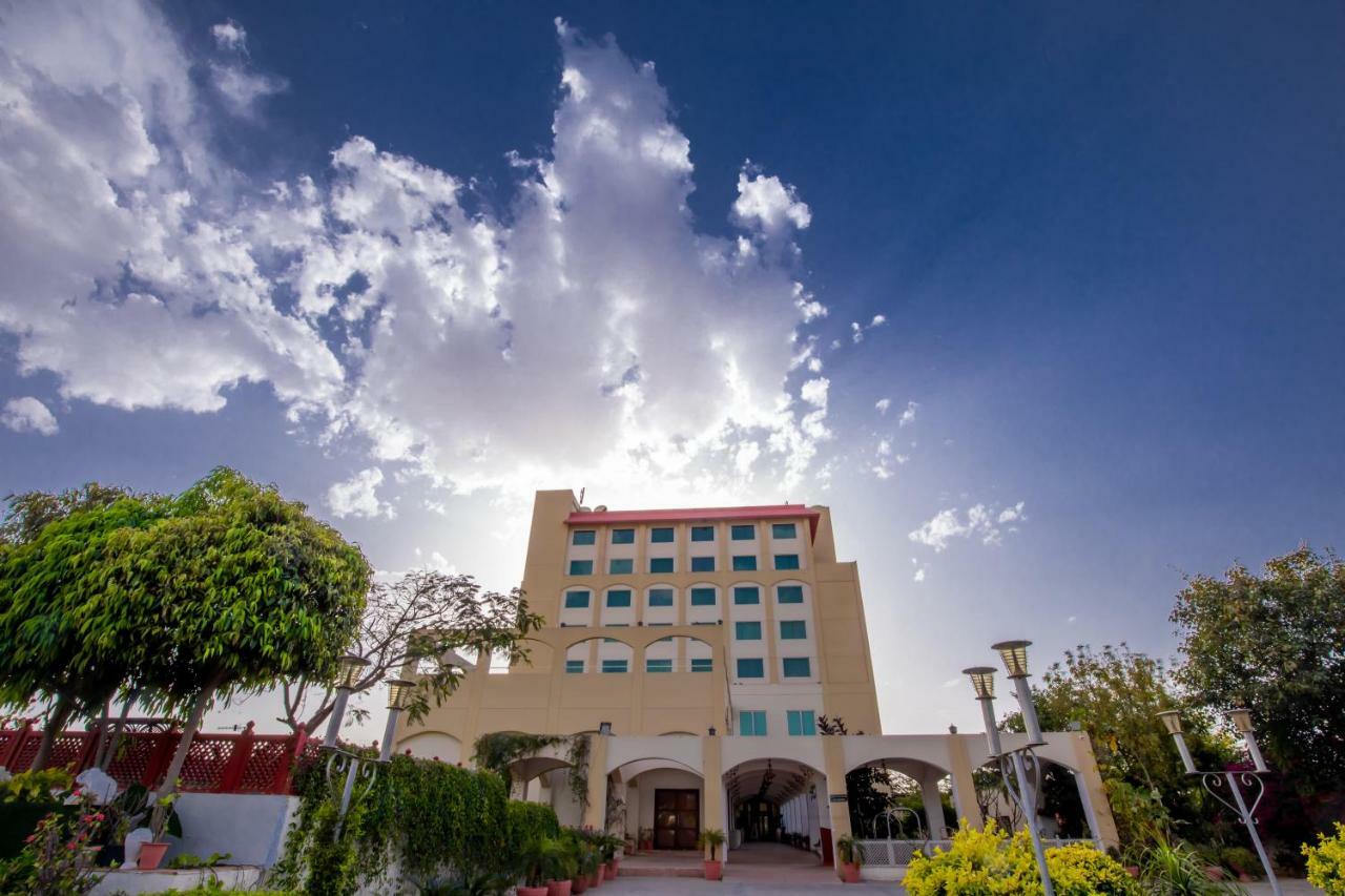 Ramada By Wyndham Jaisinghpura Hotel