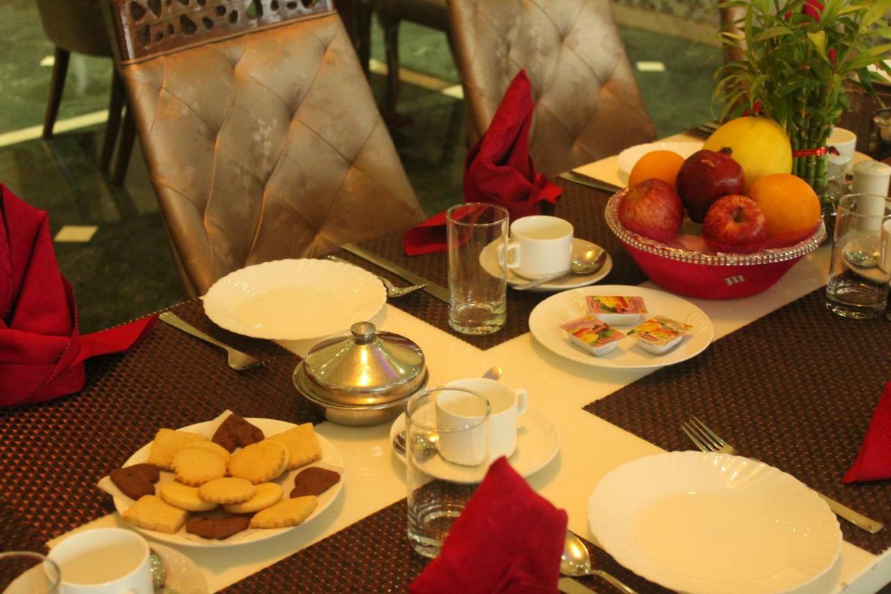 Hotel Ramada By Wyndham Jaisinghpura 4*