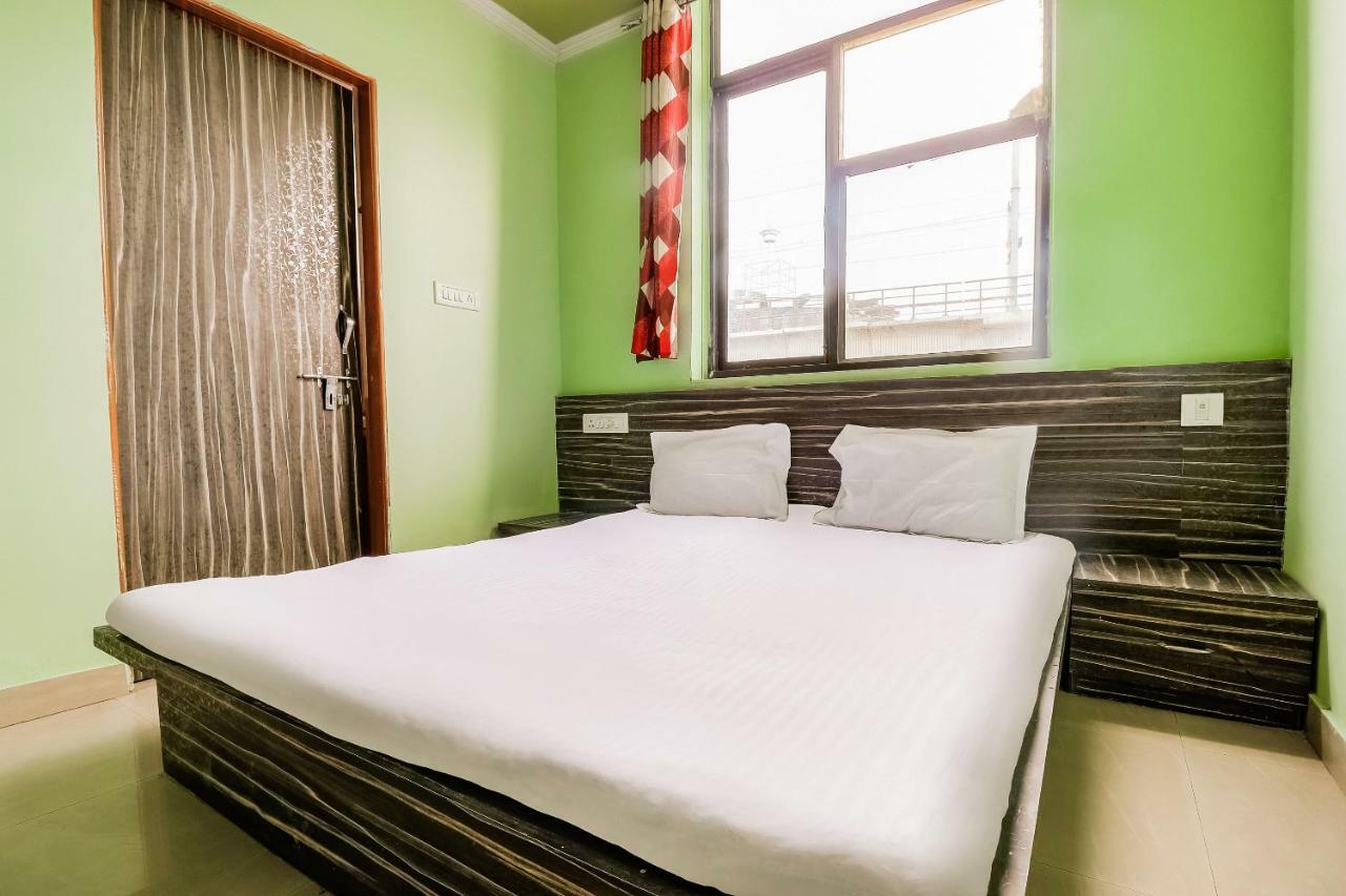 Oyo Flagship 46243 Bmb Hotel 3*