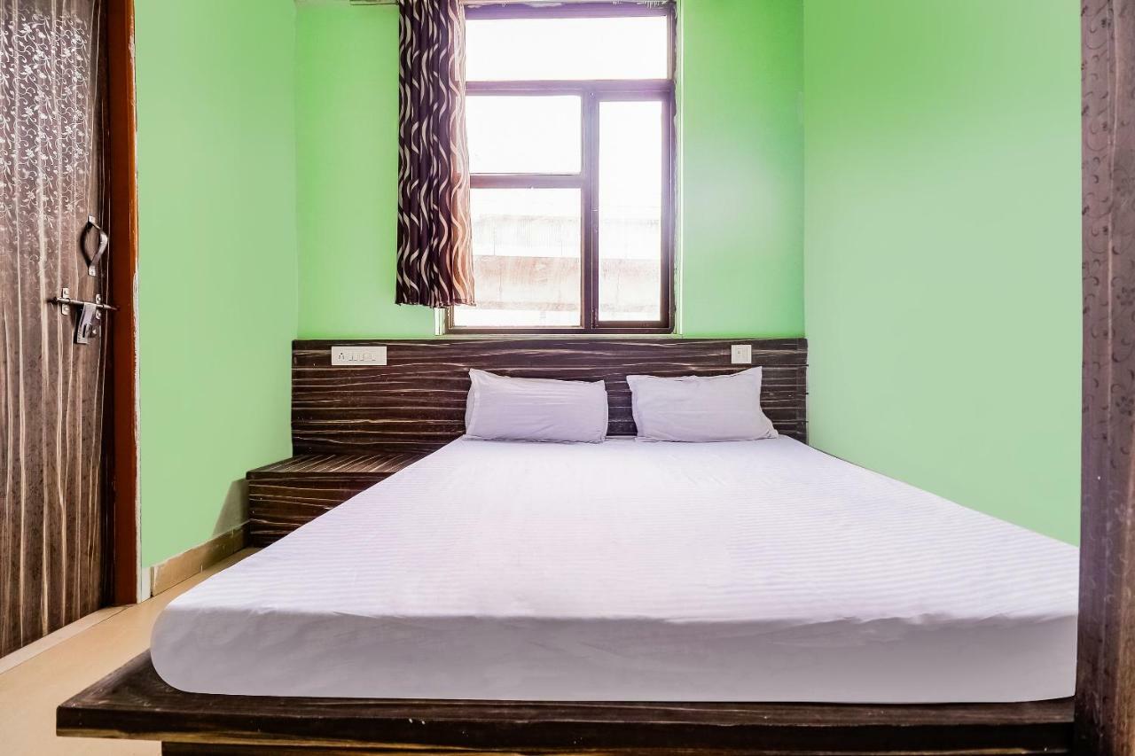 Oyo Flagship 46243 Bmb Hotel Hotel 3*
