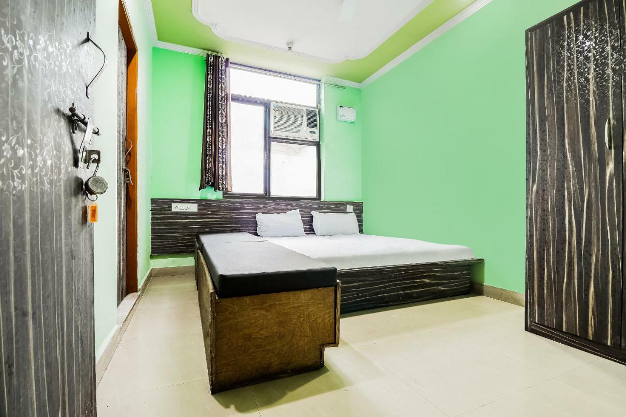 Oyo Flagship 46243 Bmb Hotel
