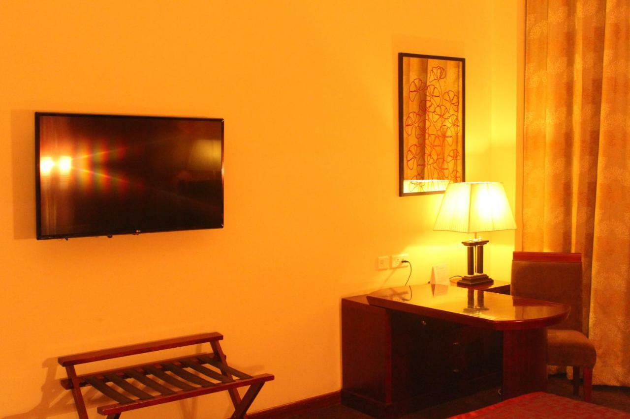 Ramada By Wyndham Jaisinghpura Hotel