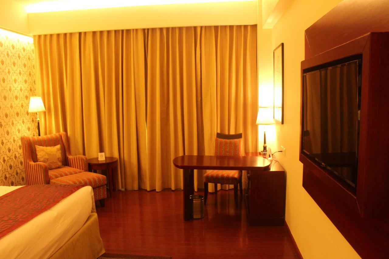 Ramada By Wyndham Jaisinghpura Hotel