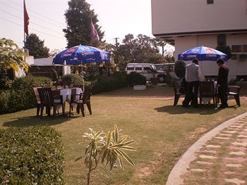 Classic 7 & Restaurant