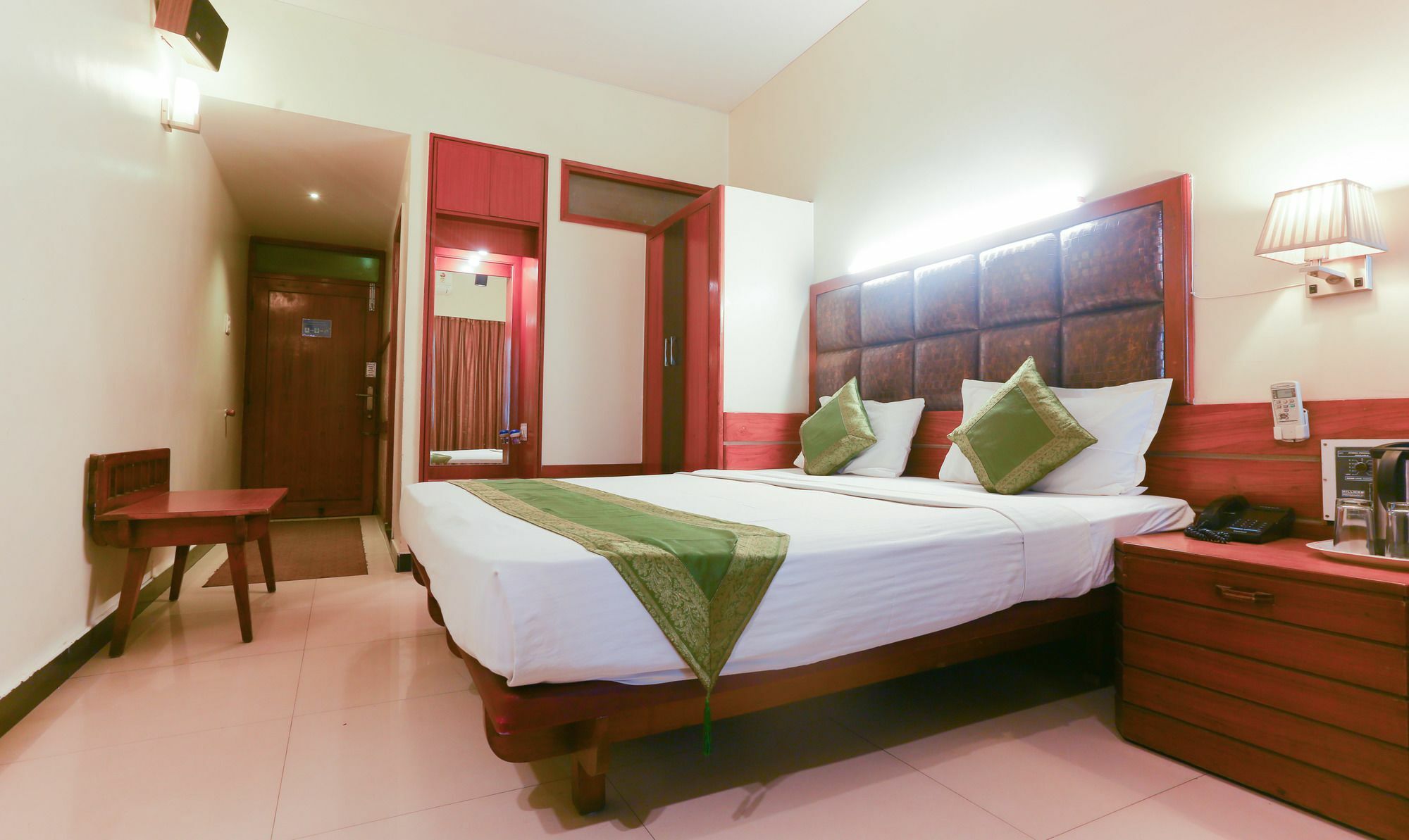 Hotel Treebo Natraj - 3*