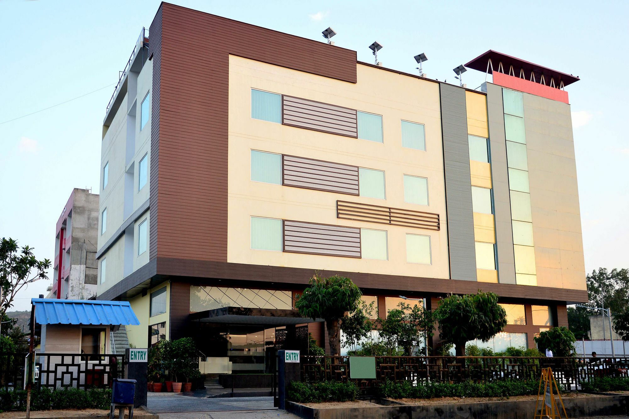 Oyo 7130 Broadway Hotel 3*