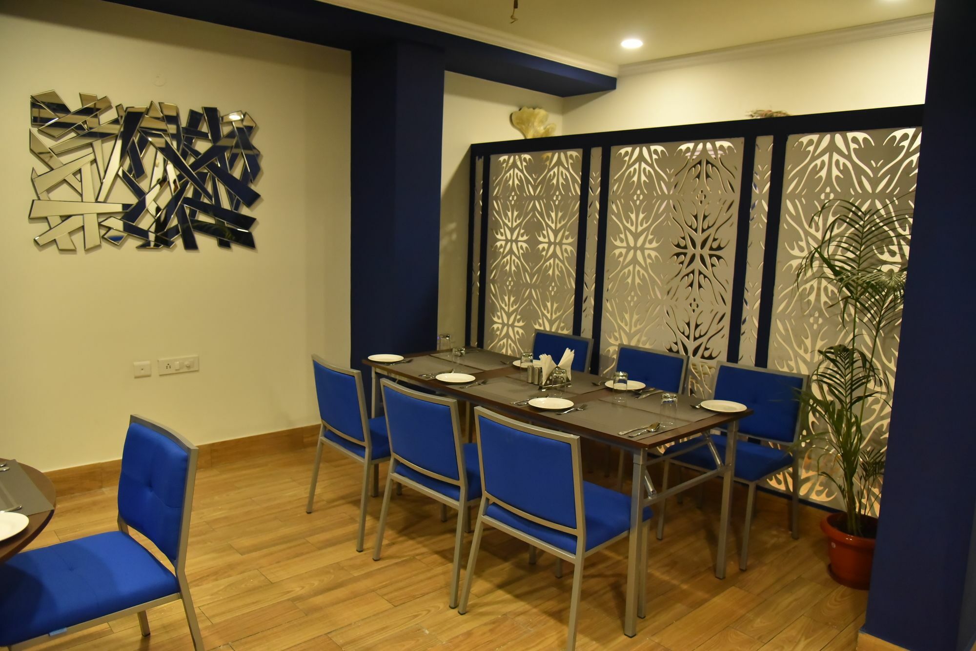 Rnb Select Vijay Palace 2*
