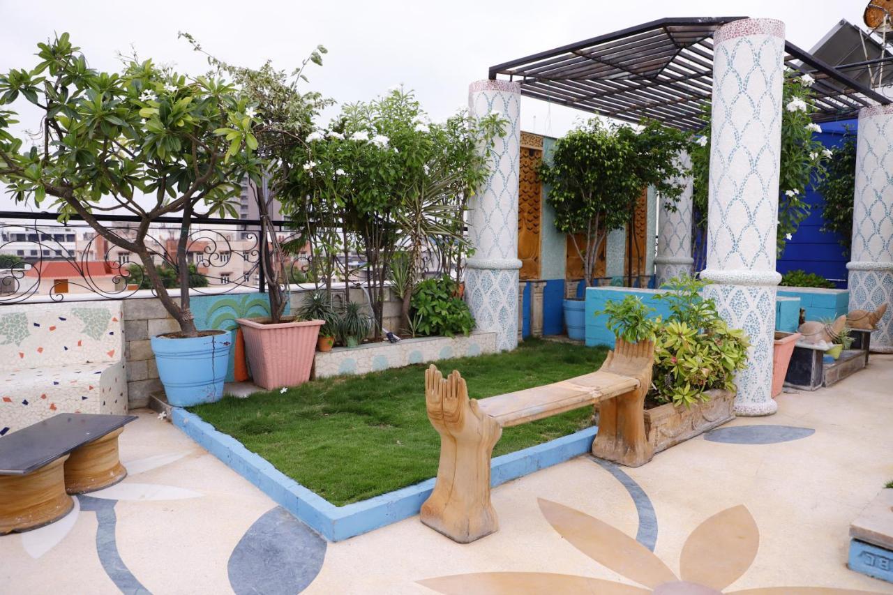 Aura Royal Homestay *