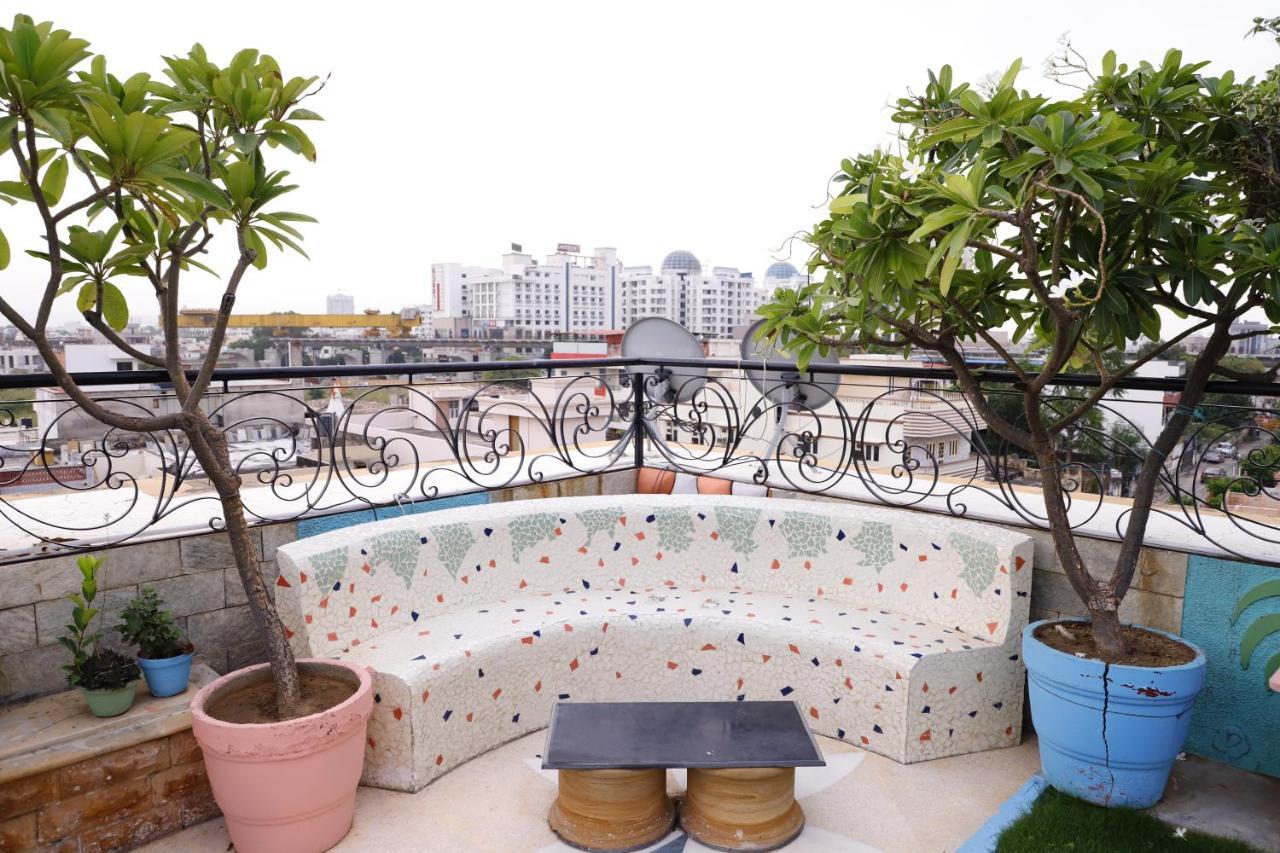Homestay Aura Royal *