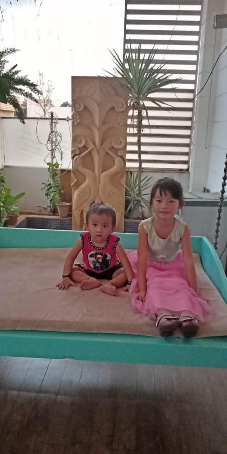 Homestay Aura Royal