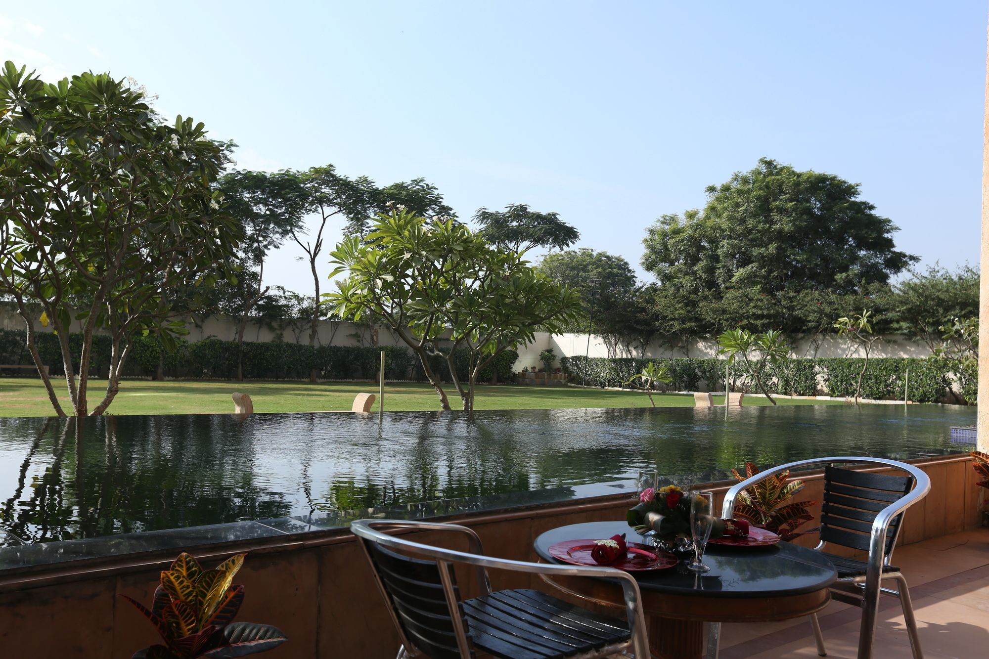 Ramada By Wyndham Jaisinghpura Hotel