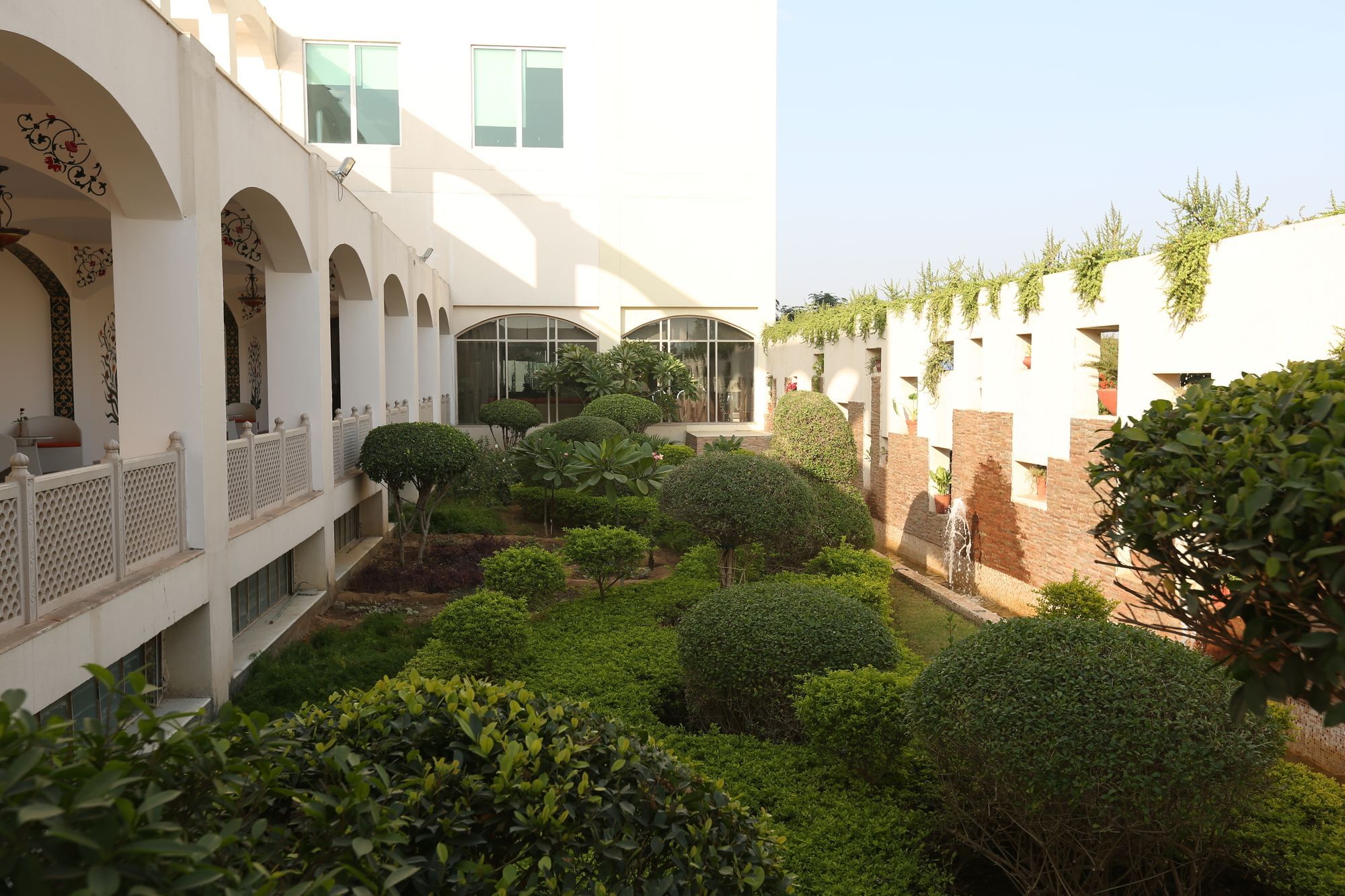 Ramada By Wyndham Jaisinghpura Hotel 4*