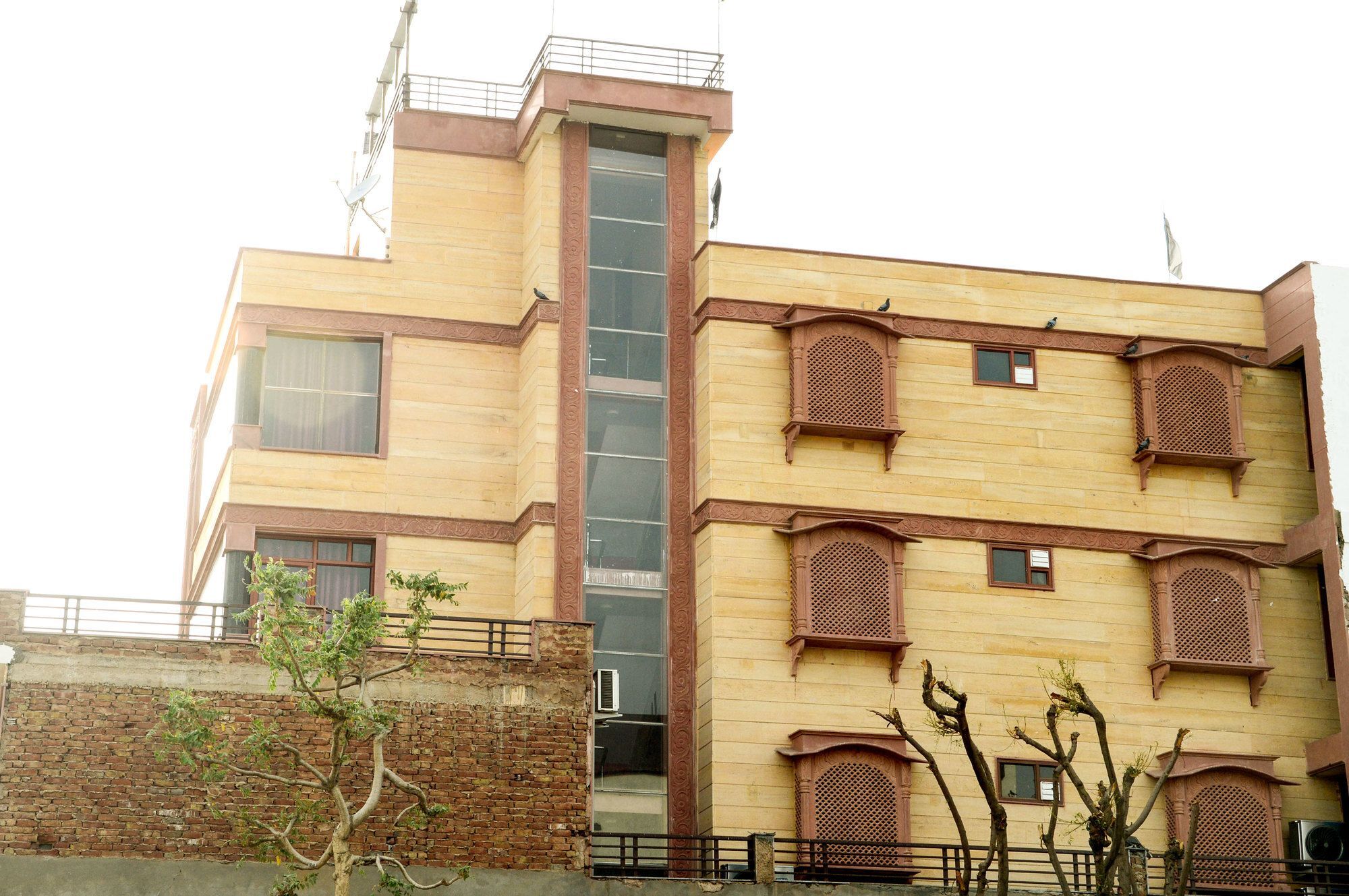 Hotel Fabhotel Harpalsar Haveli 3*