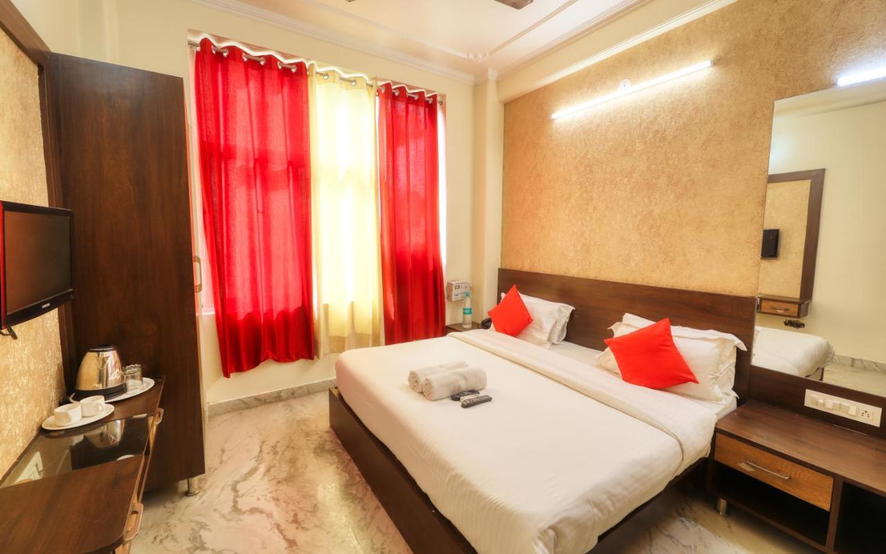 Hotel Pulse Near Railway Station