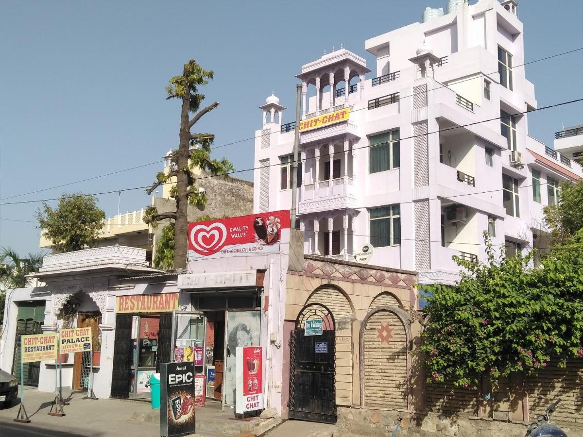Hotel The Chit Chat Palace