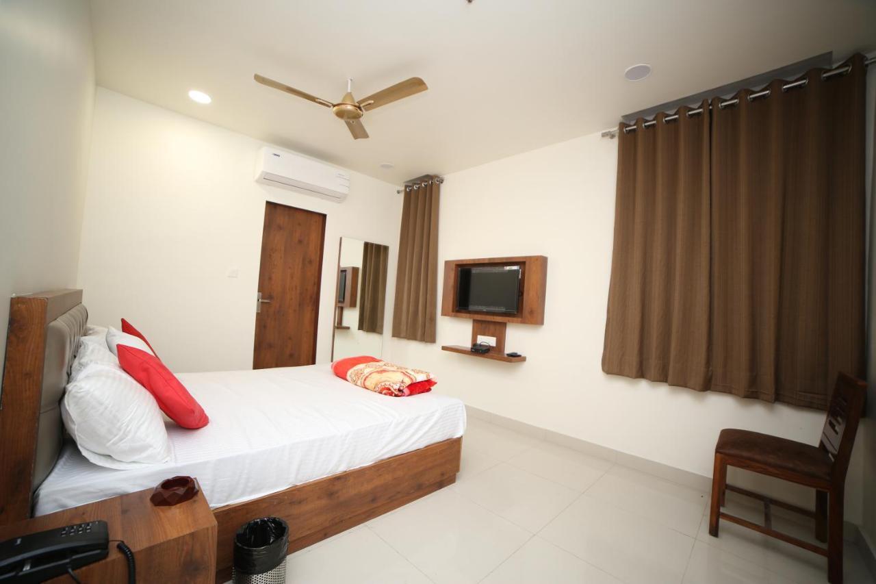 Hotel Devens 3*