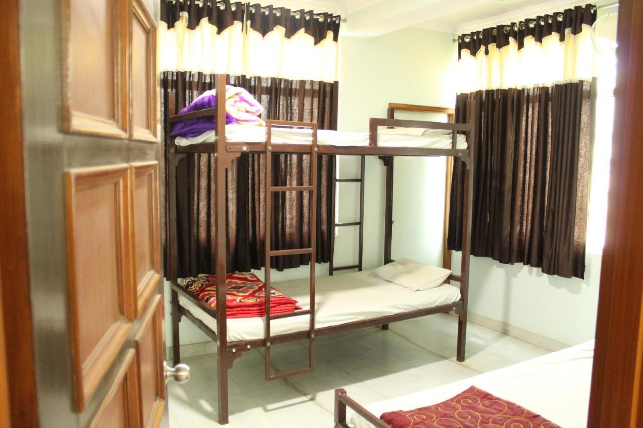 The Chit Chat Palace Hotel 2*
