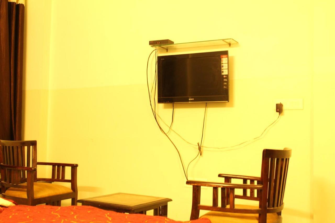 The Chit Chat Palace Hotel 2*