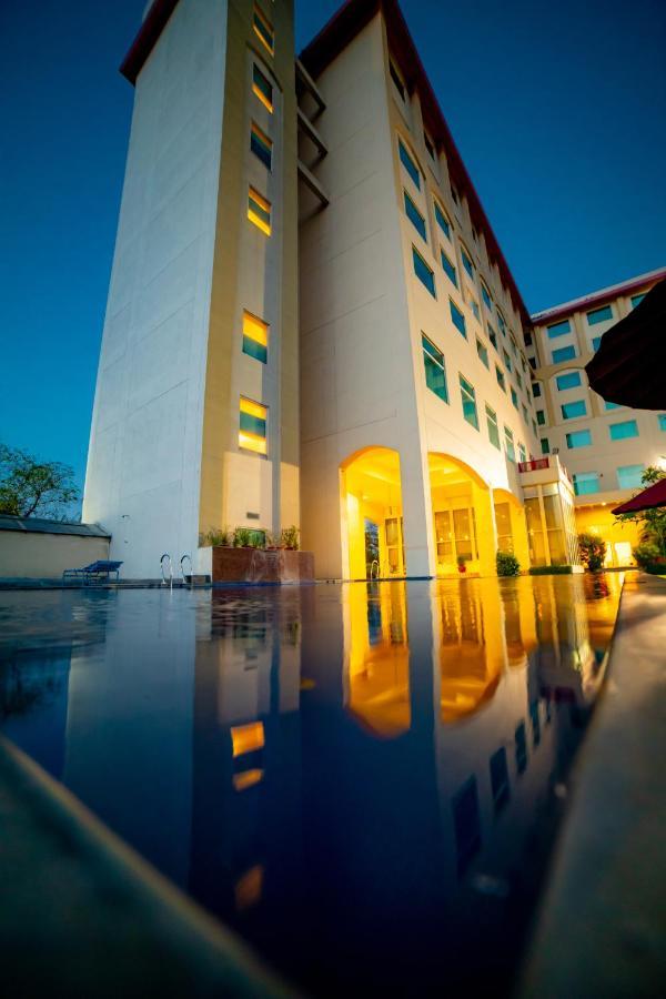 Ramada By Wyndham Jaisinghpura Hotel 4*