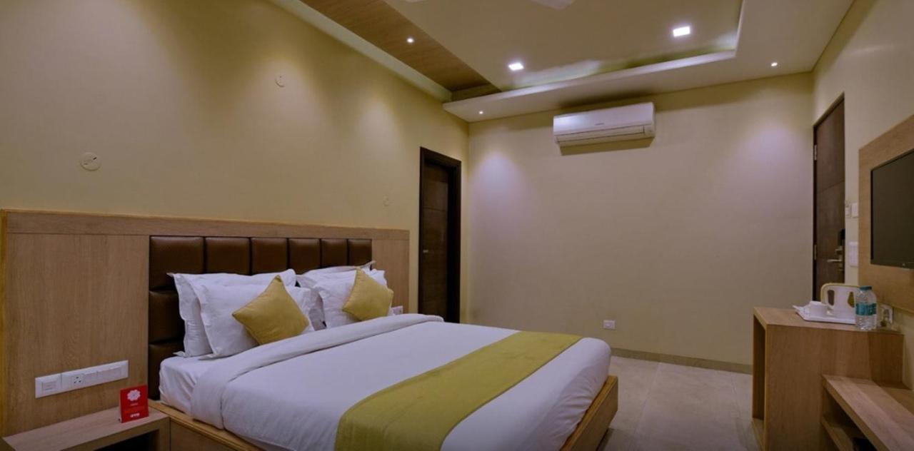 Hotel Rashika Palace Near Sindhi Camp Bus Stand,