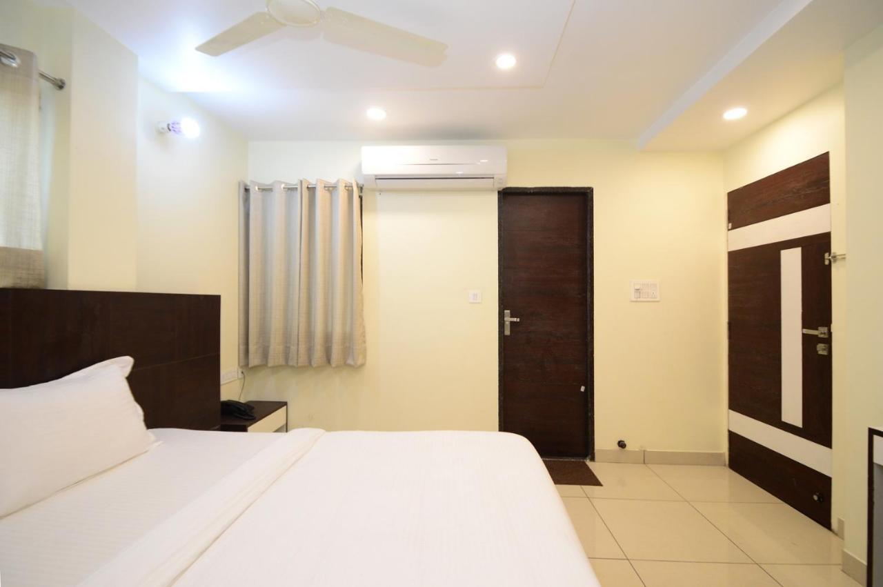 Rashika Palace Near Sindhi Camp Bus Stand, Hotel