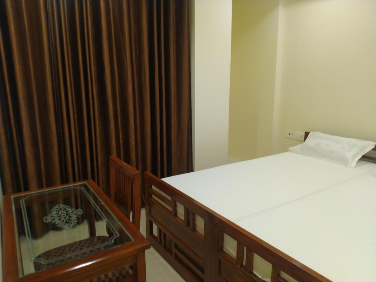 Tourist Hotel *