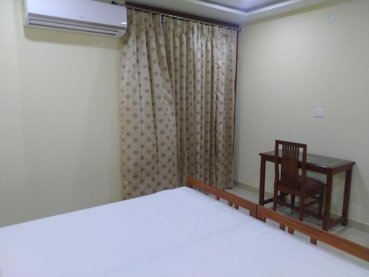 Tourist Hotel *