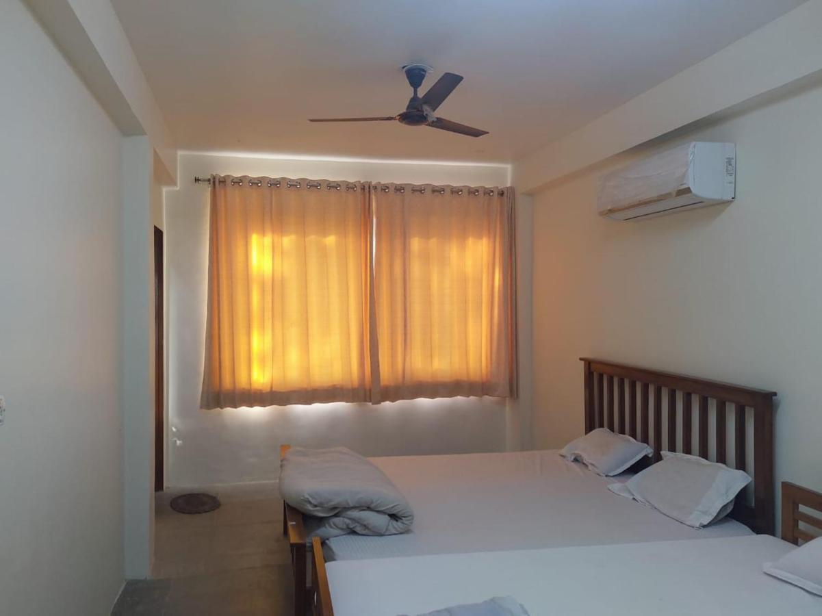 Tourist Hotel *