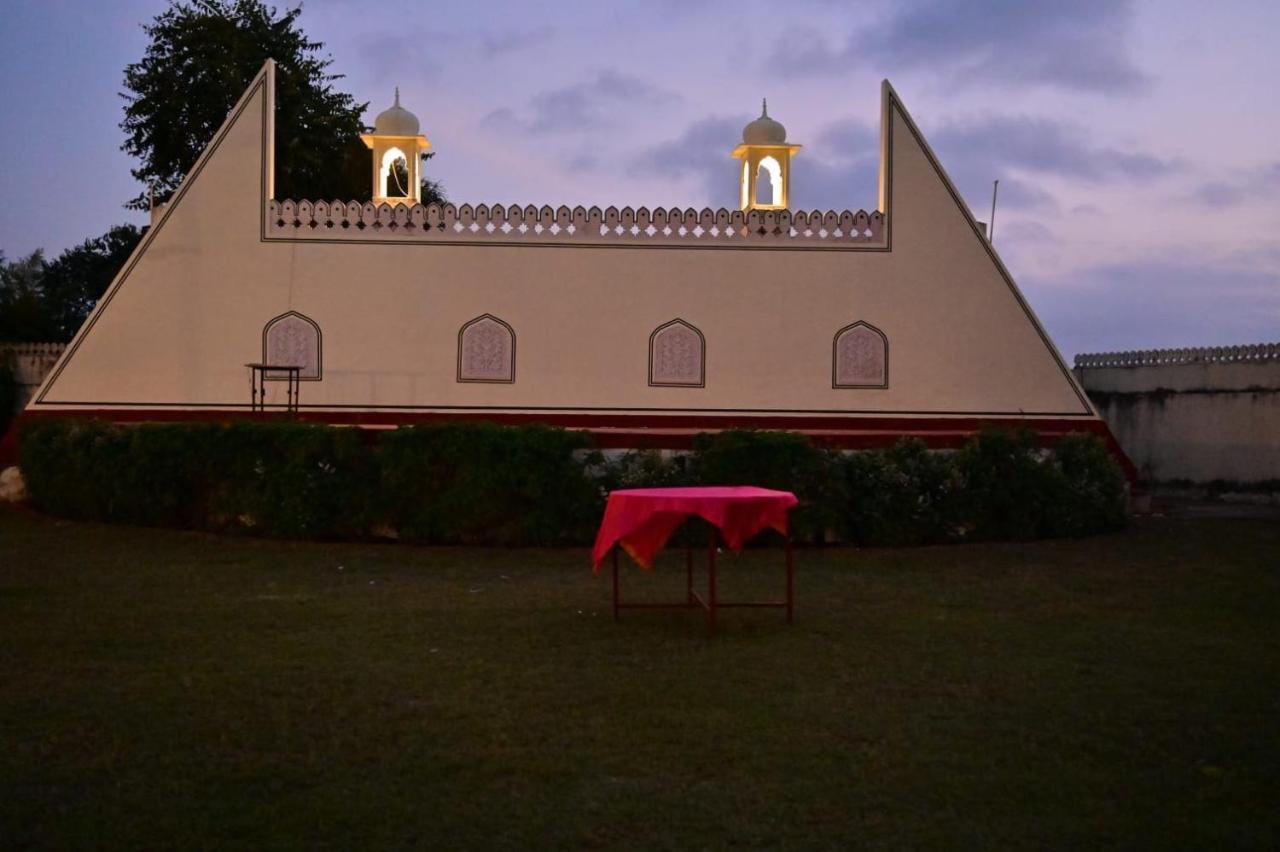Oyo 83174 Rani Bagh Resort Hotel 3*