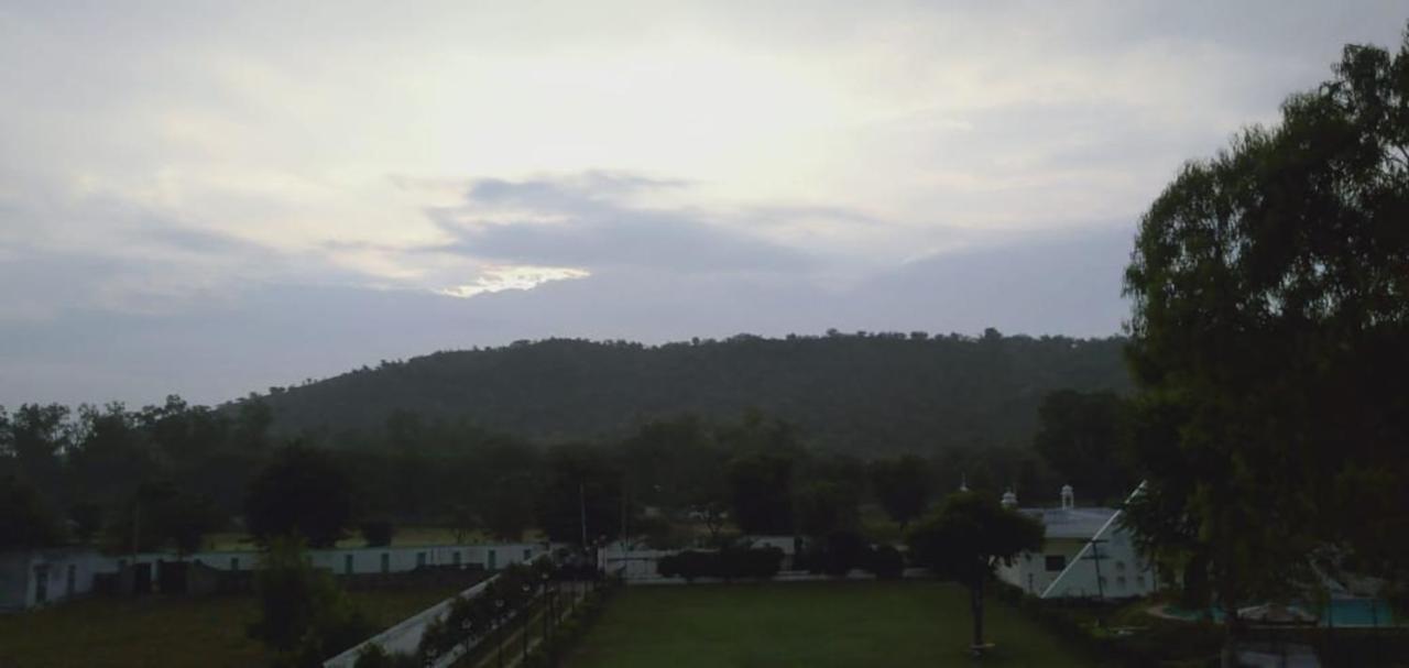 Hotel Oyo 83174 Rani Bagh Resort 3*
