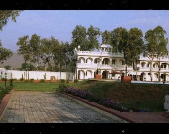 Hotel Oyo 83174 Rani Bagh Resort