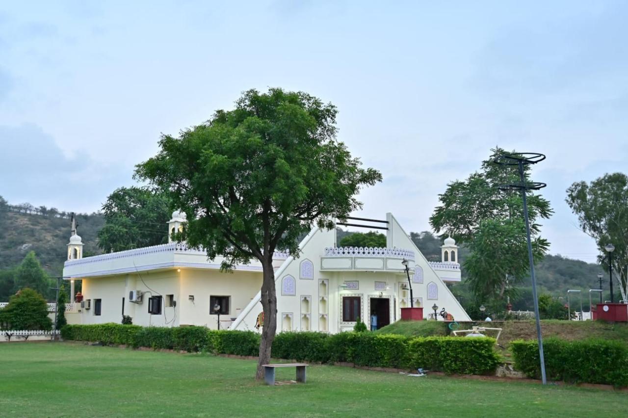 Oyo 83174 Rani Bagh Resort Hotel Jaipur