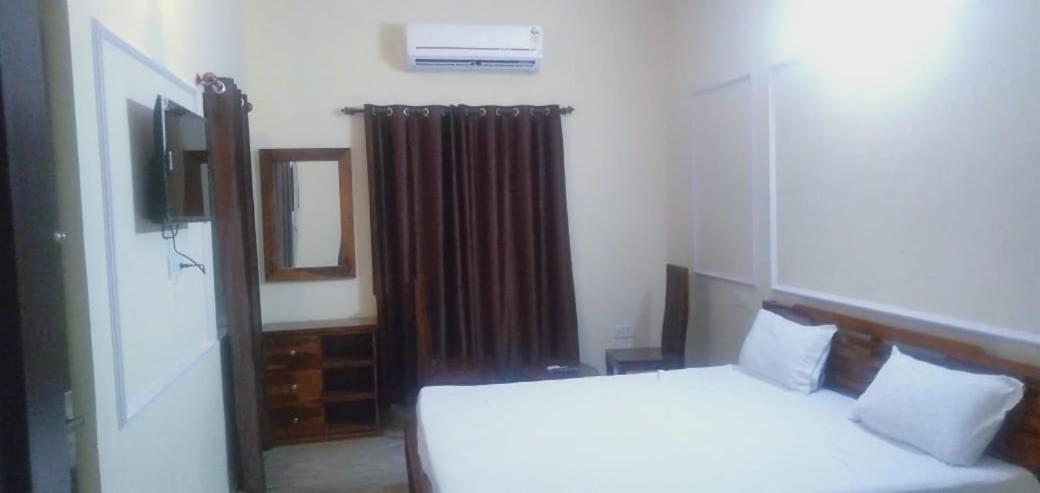 Oyo 83174 Rani Bagh Resort
