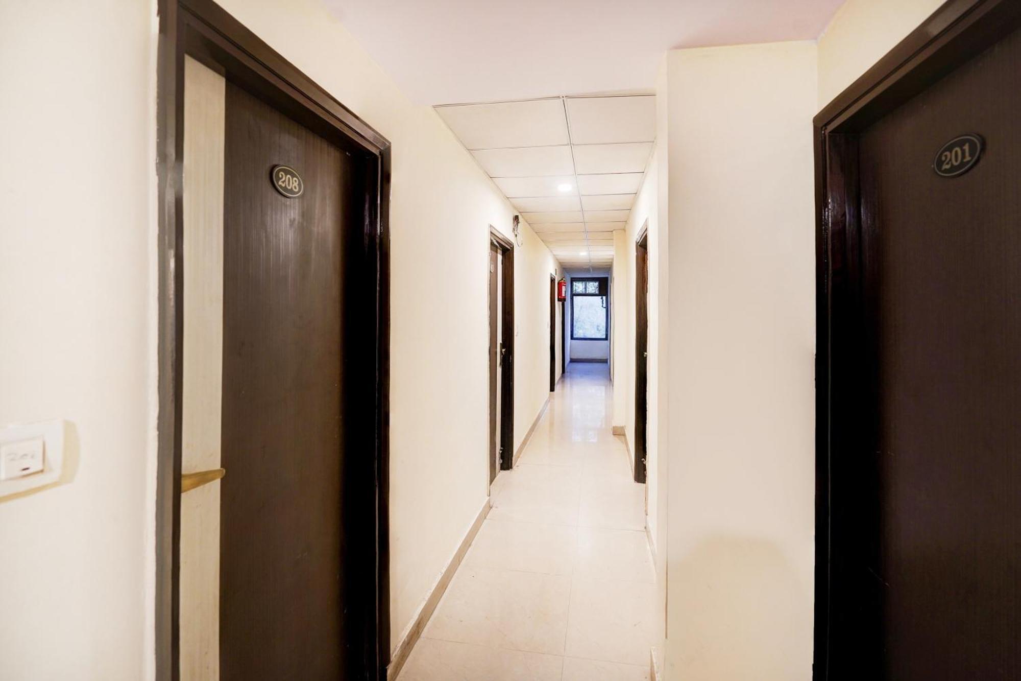 Collection O Sindhi Camp Formerly Hotel Metro View