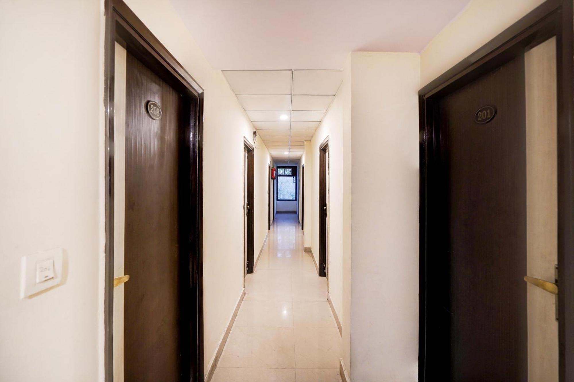 Collection O Sindhi Camp Formerly Hotel Metro View