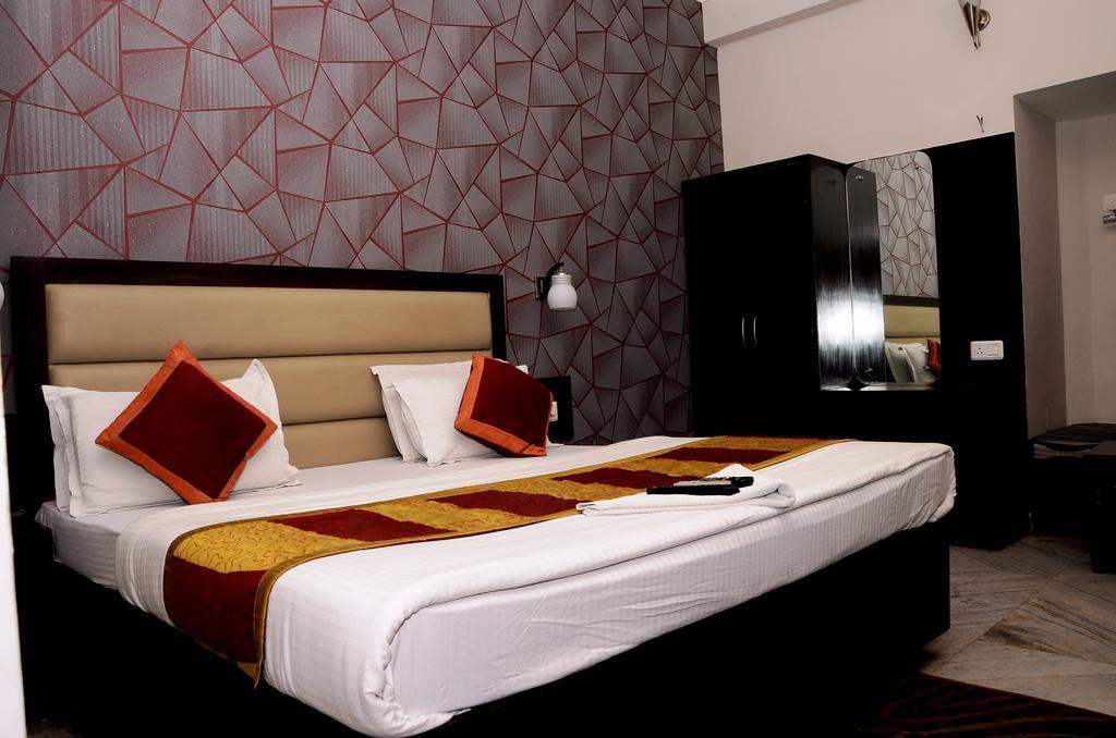Kartikey Hotel