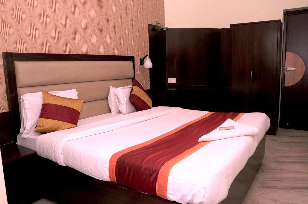 Kartikey Hotel 3*