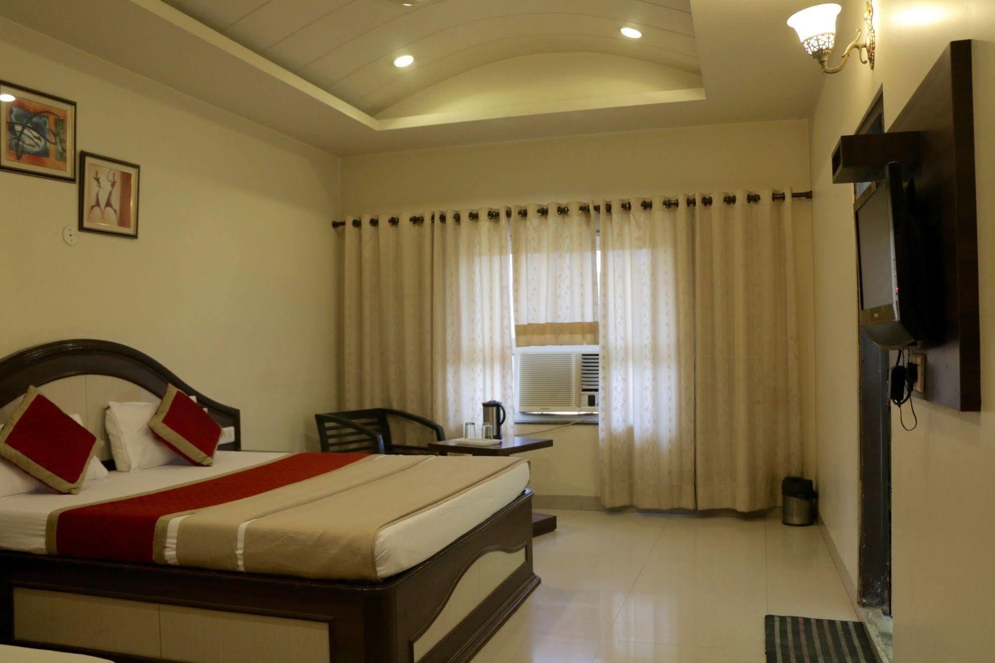 Ruby Hotel