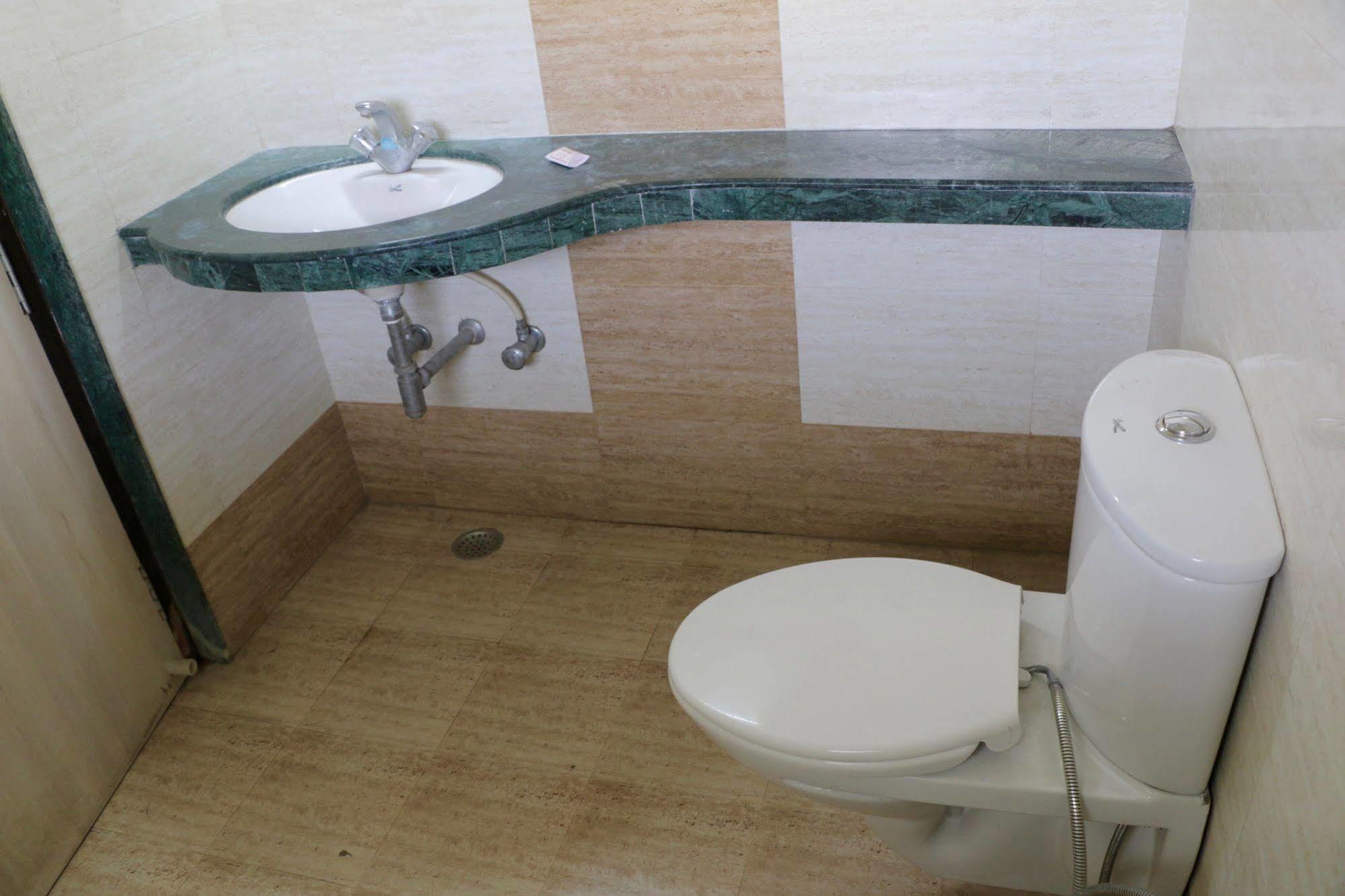 Ruby Hotel 2*