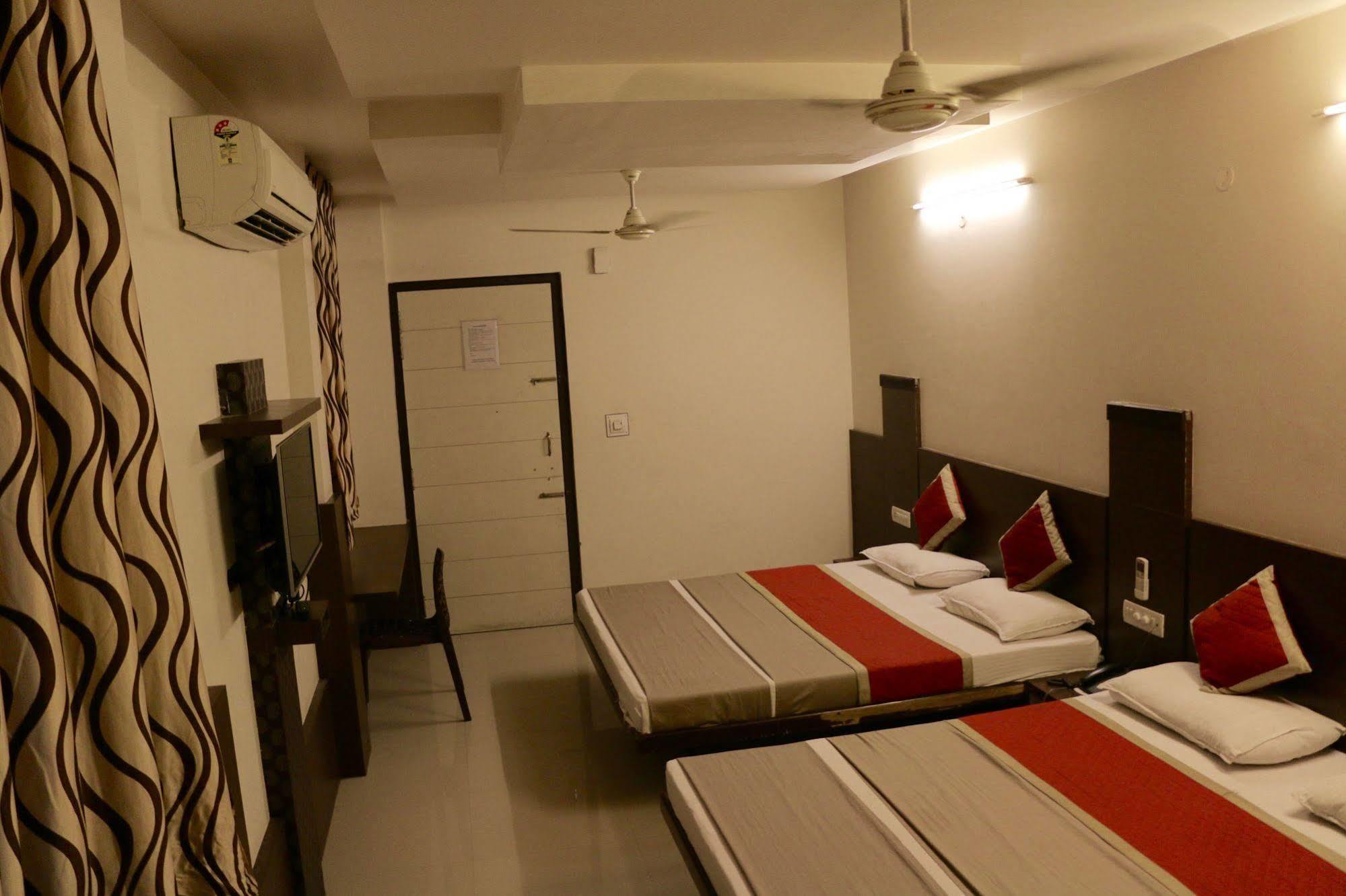 Ruby Hotel 2*